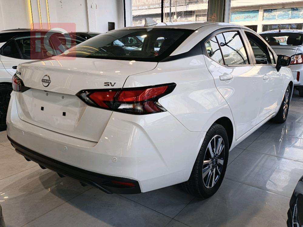 نيسان فيرسا